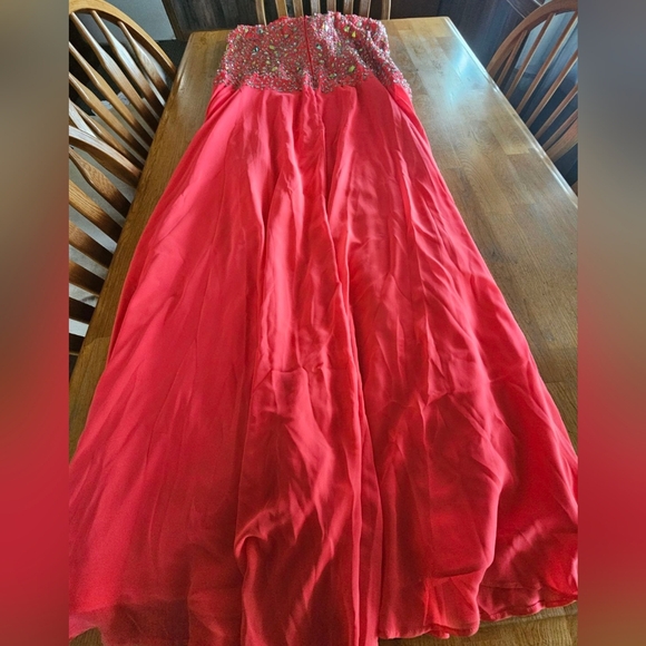 Plus size Prom Dress - Picture 8 of 9